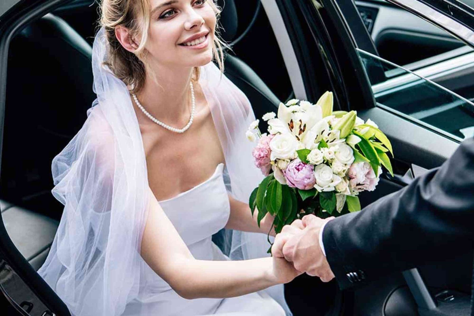 Are Wedding Car Hire Services in Dubai Customizable for Events